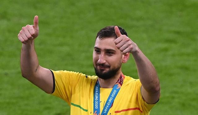 两队教练都 两队教练都