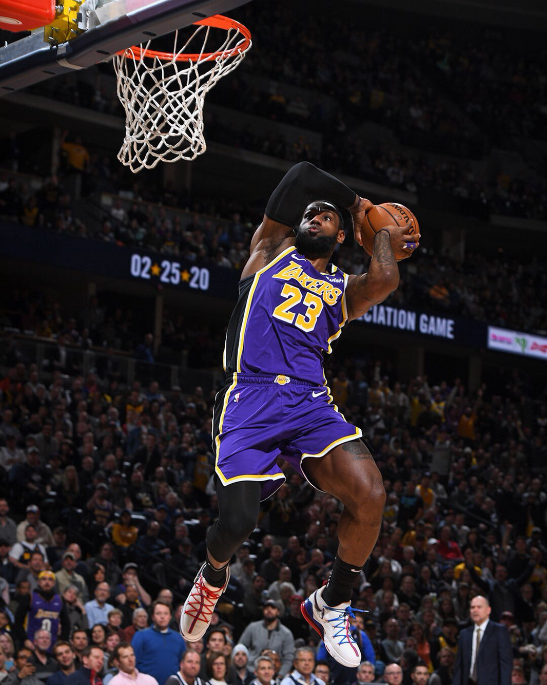 他以自己的 他以自己的