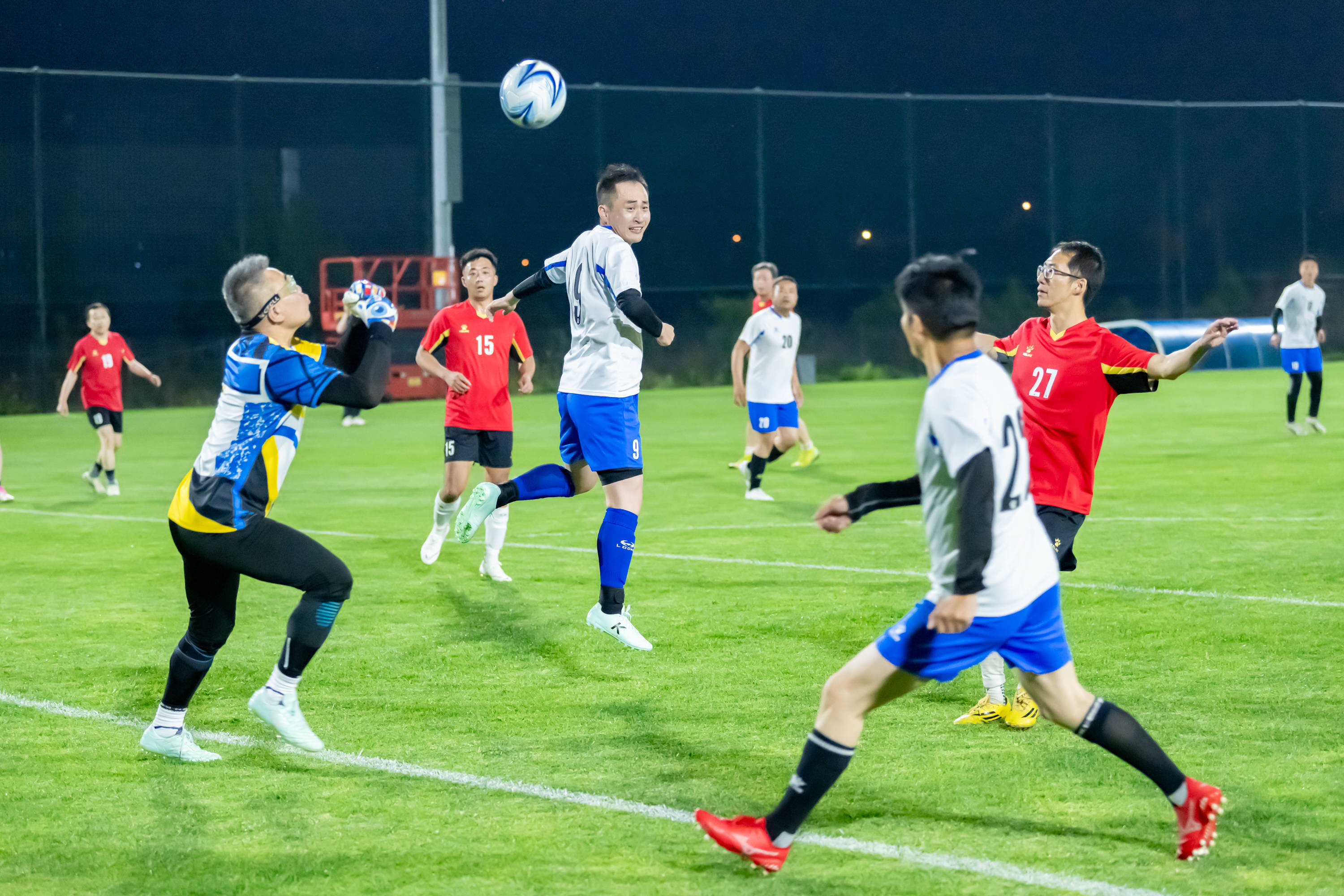 神情专注 神情专注