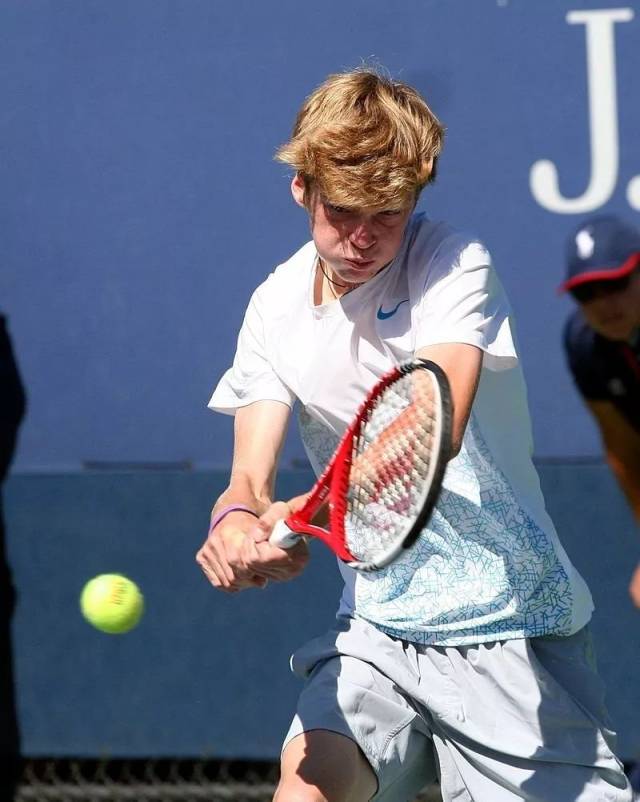 到两队在全 到两队在全